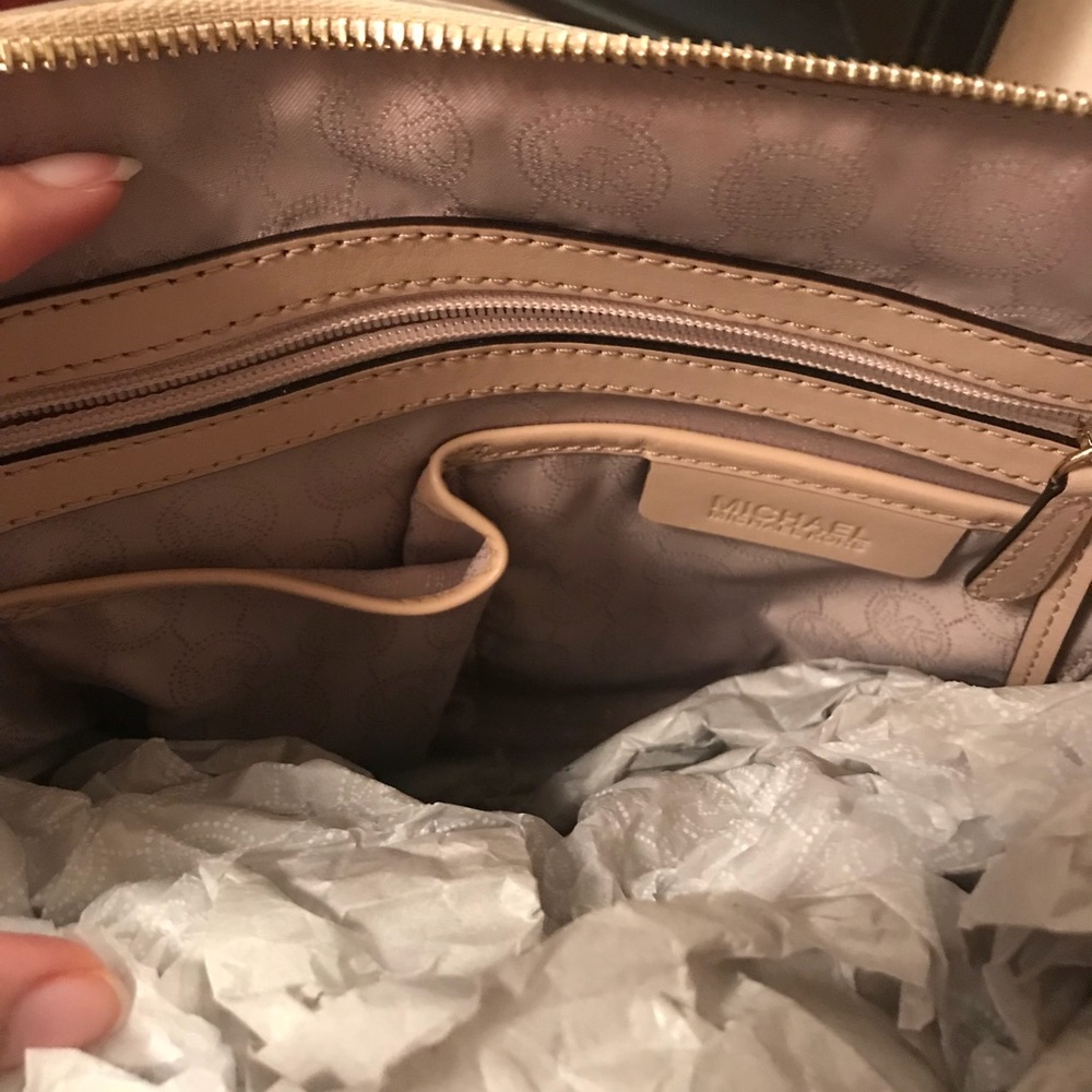 Michael Kors Bag - Picture 5 of 7